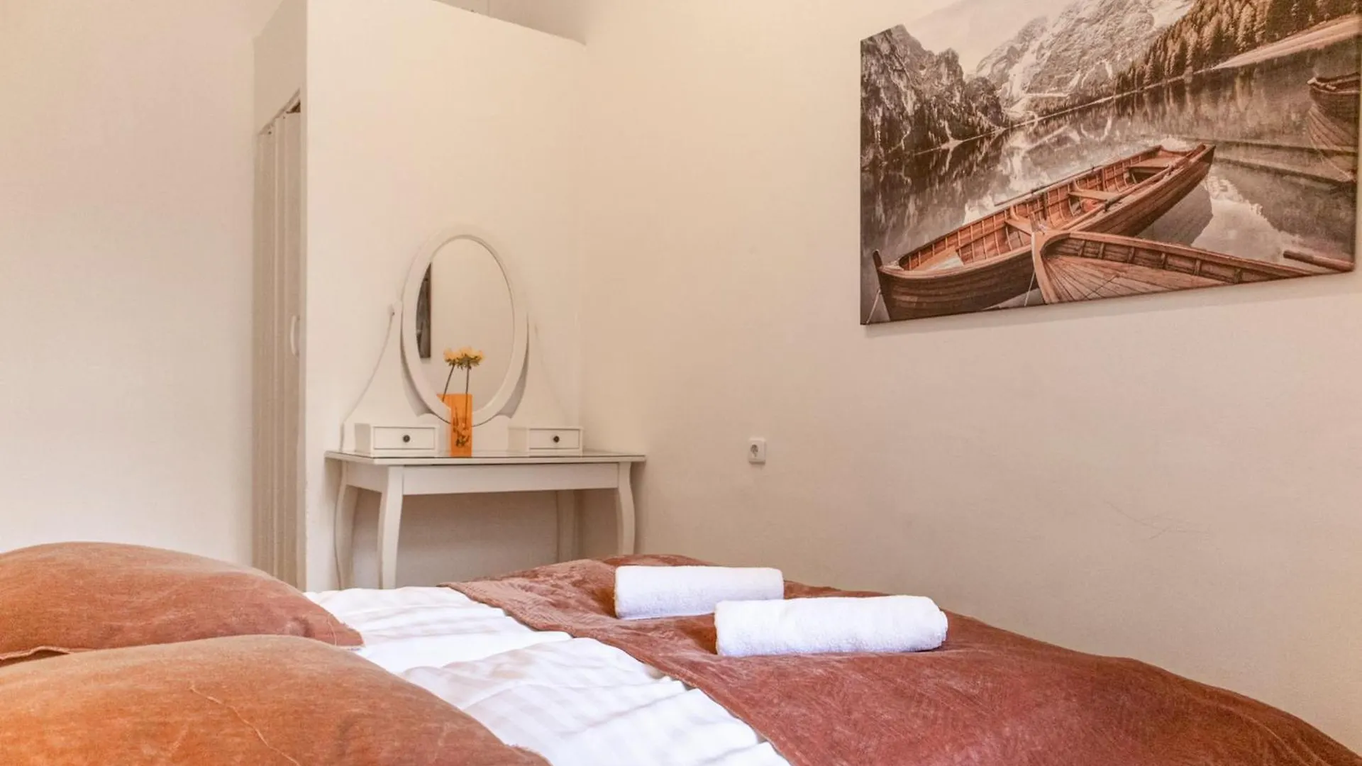 Beautiful 2Br Apt. -Perfect For Longstays Vienna Apartment